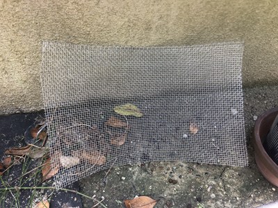 ②通気口に併せてカット
